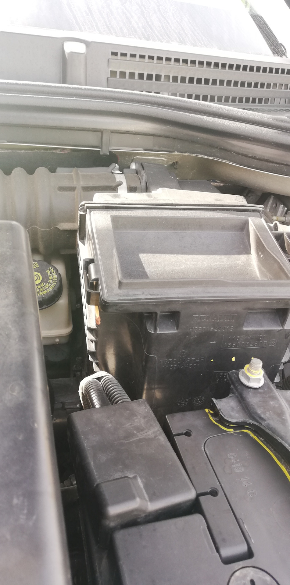 Корпус воздушного фильтра 165006280R (рено). — Lada Vesta SW Cross (1G ...
