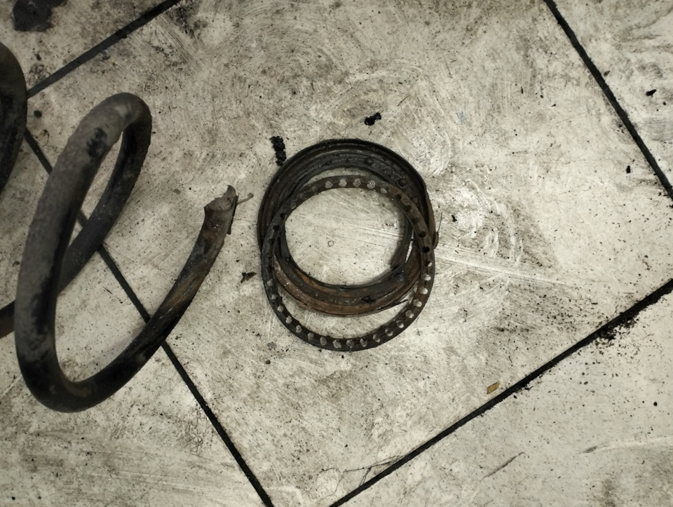 Щелчки и хруст при вывороте руля — Volkswagen Passat B6, 2 л, 2008 года ...