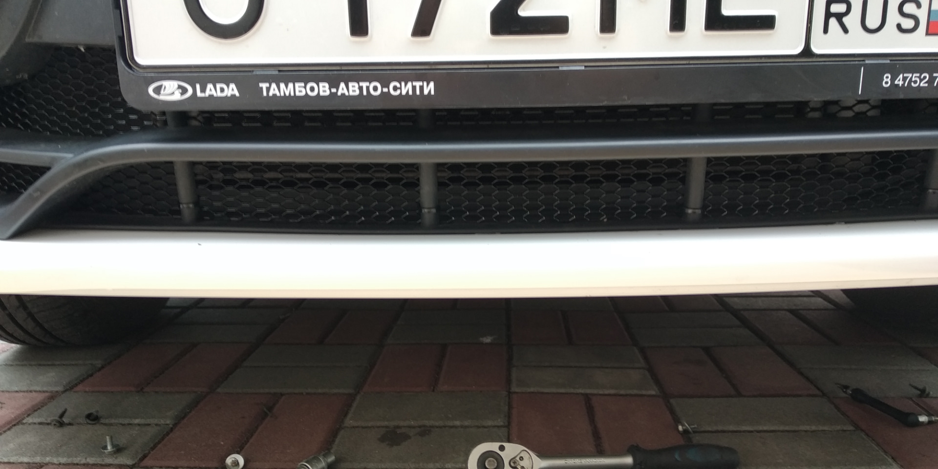 Установка сетки в бампер — Lada Гранта Лифтбек (2-е поколение), 1,6 л ...