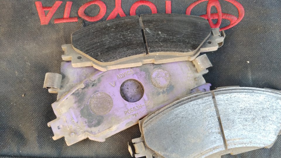 Когда же менять колодки? — Toyota Corolla (140/150), 1,4 л, 2008 года ...