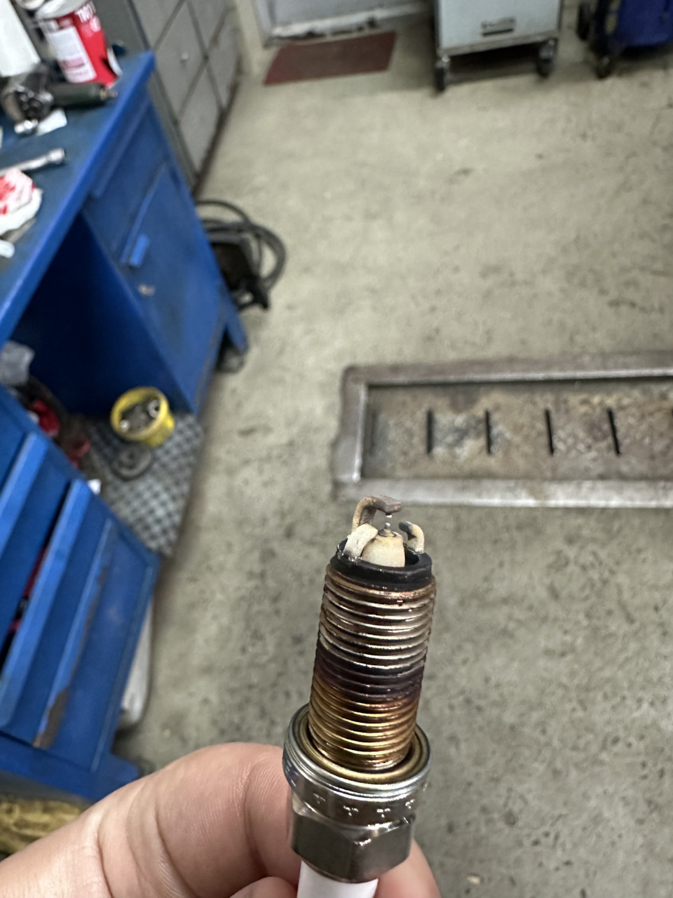 Замена свечей зажигания, промывка дроссельной заслонки — Toyota Camry ...