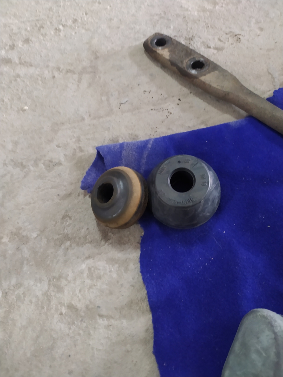 Замена сайлентблоков реактивных тяг — Rover 25, 1,6 л, 2001 года ...