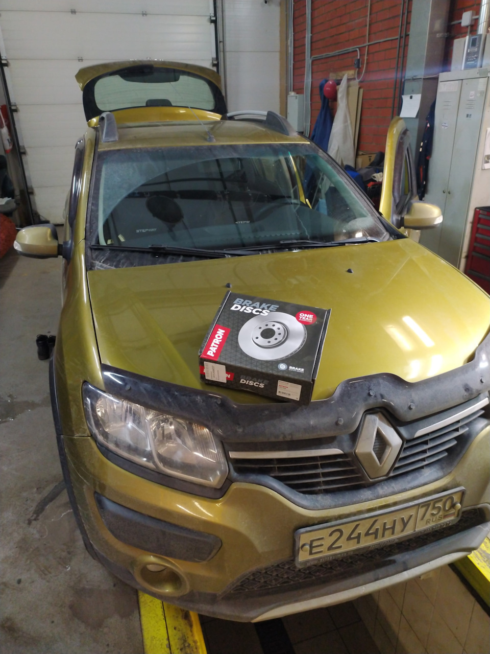 Замена тормозных дисков и опасный лайфхак — Renault Sandero Stepway (2G ...
