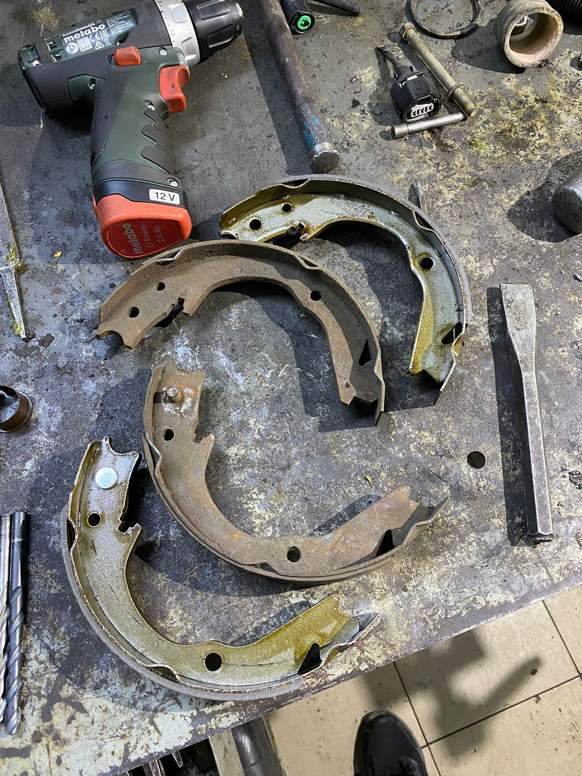 Замена колодок стояночного тормоза (ручника) — Subaru Impreza WRX STI ...