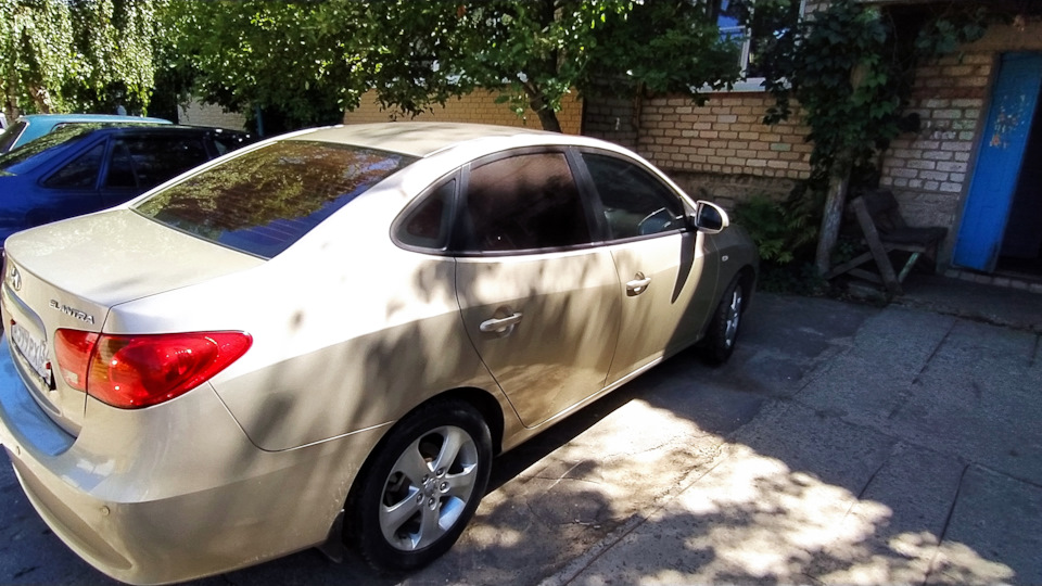 Hyundai Elantra Жёлто-песочный металик 류