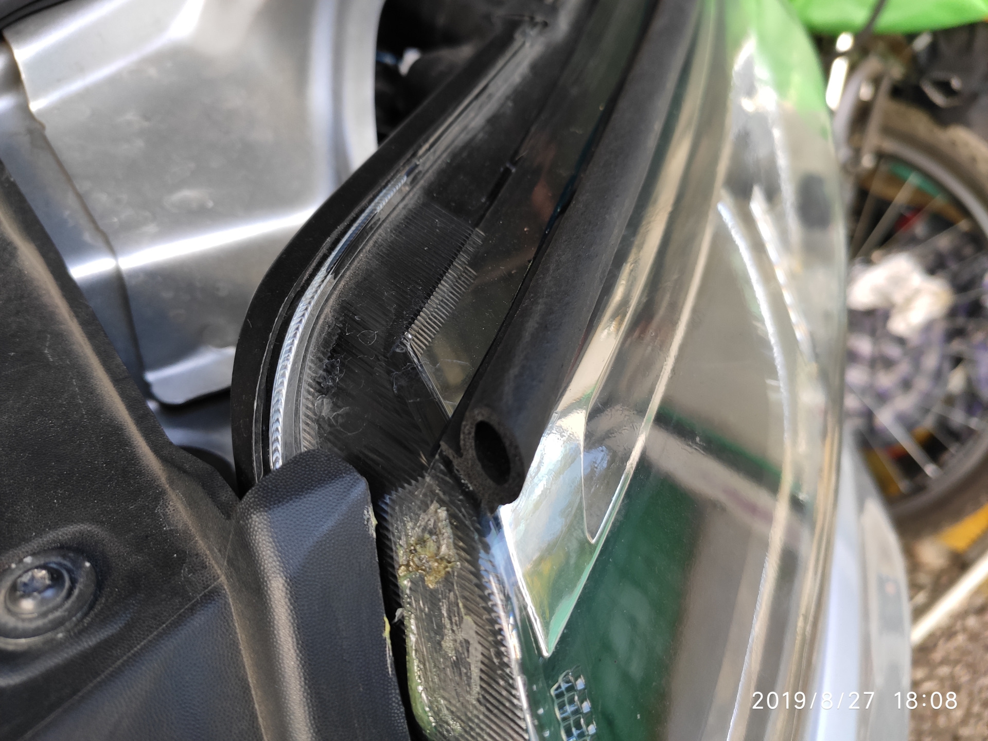 Резинки под капот — Renault Logan Stepway, 1,6 л, 2019 года ...