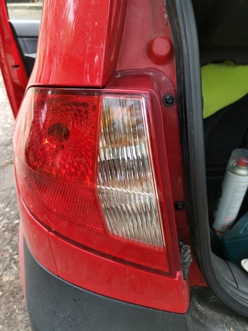 Замена ламп стоп сигналов и подсветки номера — Hyundai Getz, 1,4 л ...