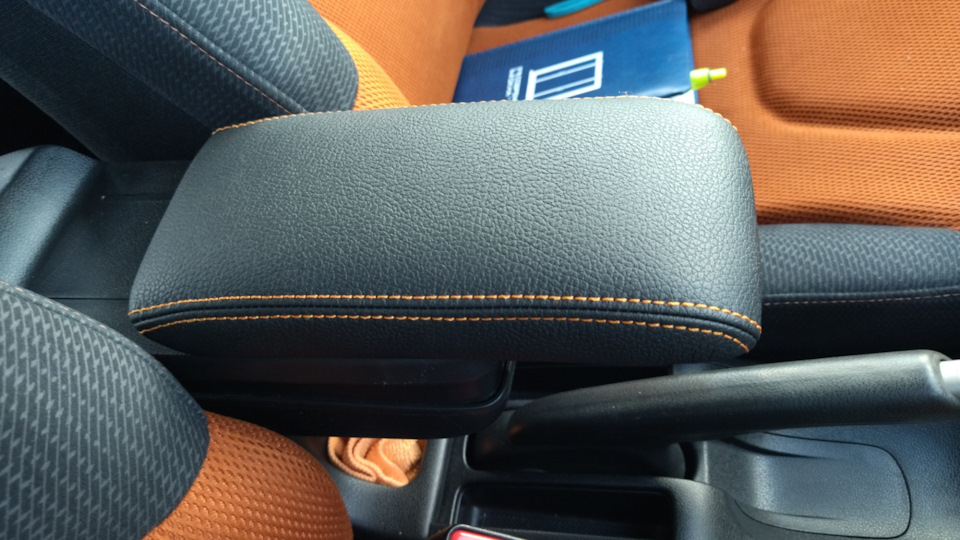 Перетянул подлокотник и ручку — Honda Fit (2G), 1,5 л, 2010 года ...