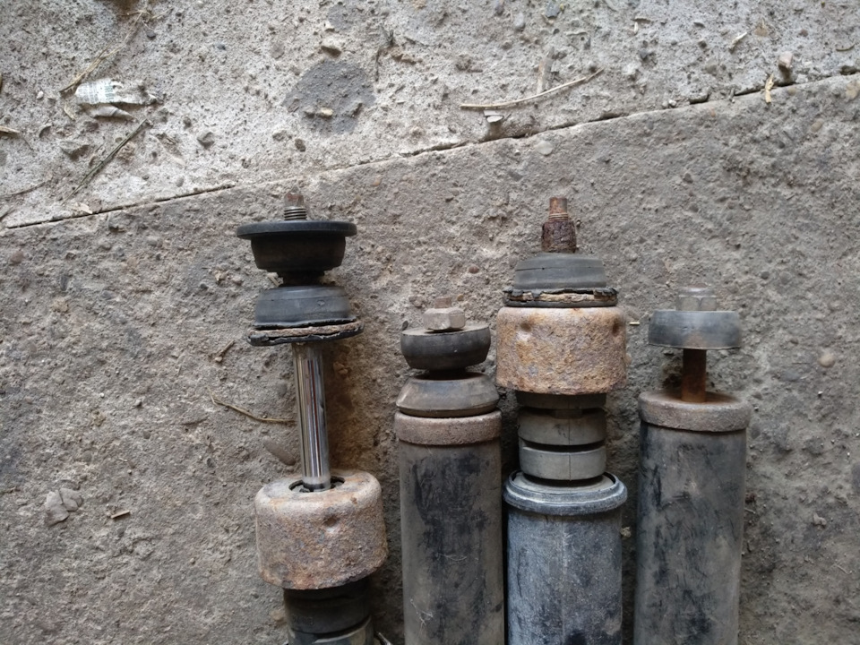 Задние амортизаторы от Нексии — Nissan Micra (K12), 1,5 л, 2003 года ...