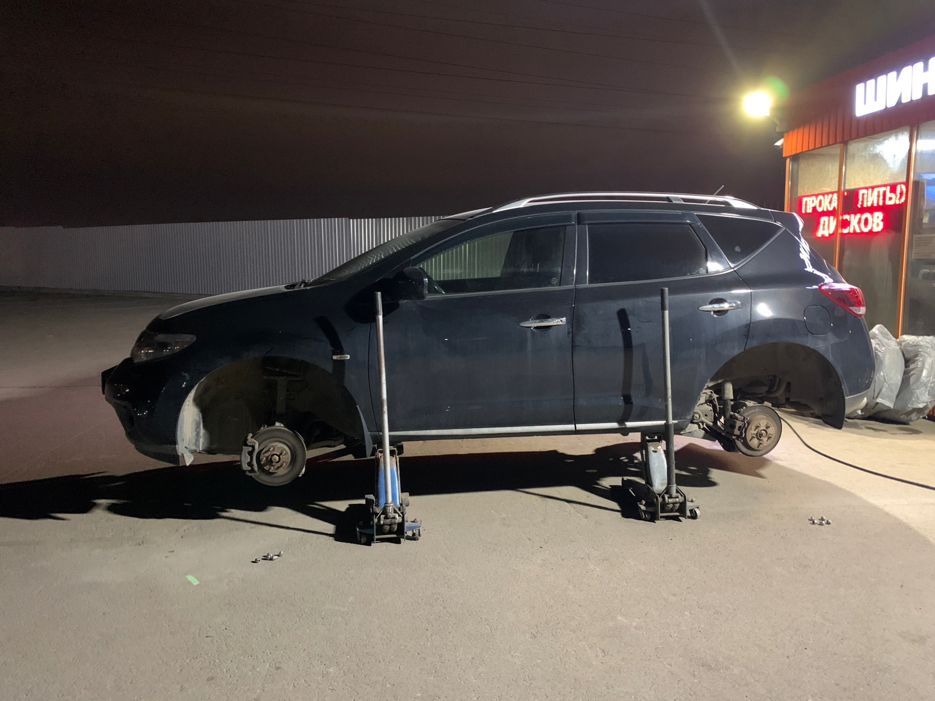Замена передних тормозных дисков и колодок. Шиномонтаж. — Nissan Murano ...