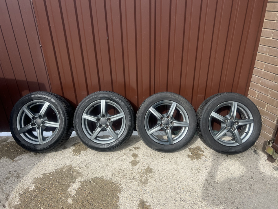 Шины летние Michelin 205/55 R16, литые диски Alutec 6,5Jx16 ET50 5x112 ...