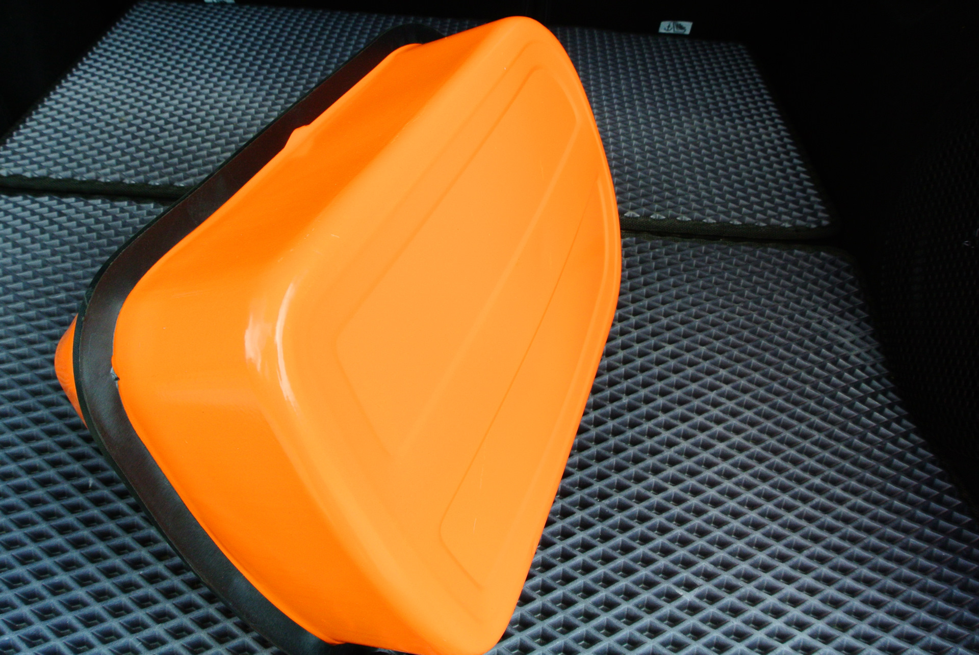 Заправка по правилам в горизонтальную металлическую канистру (2023 ...