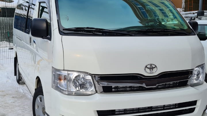 Toyota hiace high hot sale roof van 2012