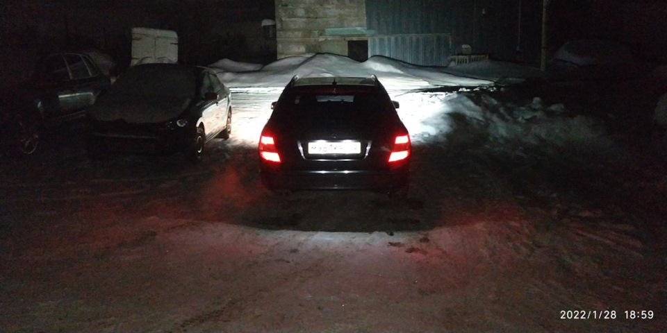 Замена ламп подсветки номера w204 — Mercedes-Benz C-Class (W204), 2,1 л ...