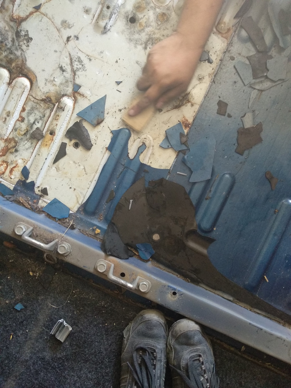 Реанимация кузова, ч.1. Днище вышибло. — УАЗ Patriot, 2,7 л, 2011 года ...