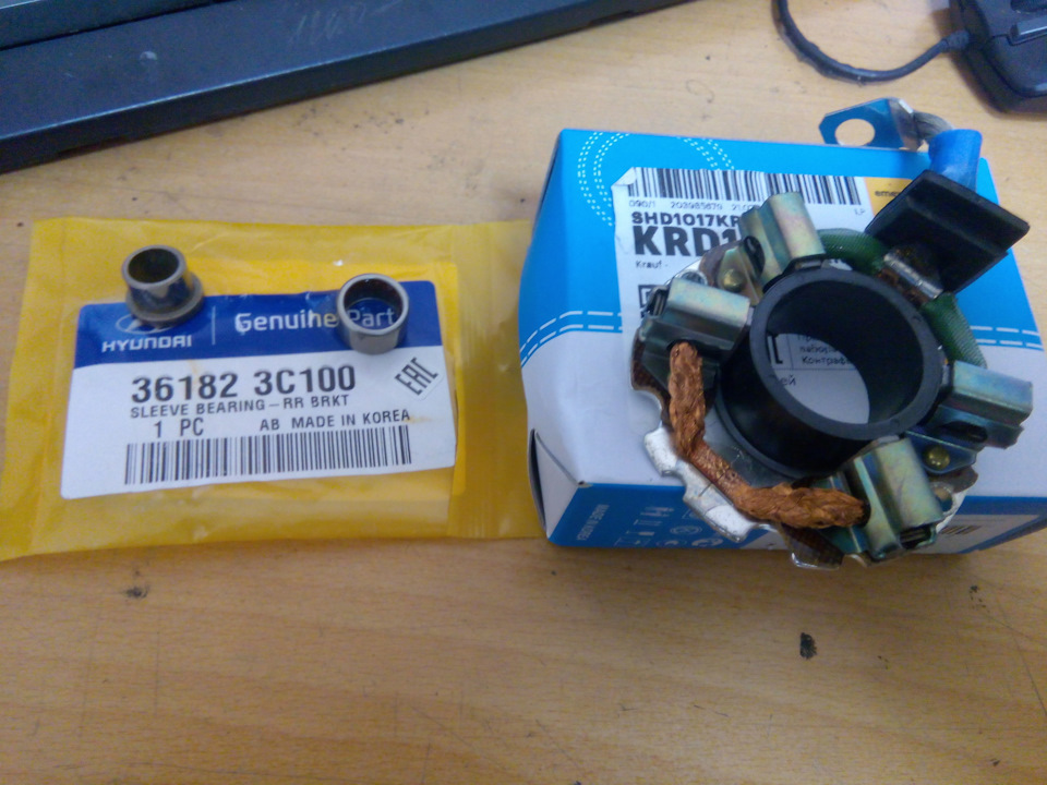 Втулки и щёточный узел стартера — Hyundai i40. Запчасти на фото: 361823C100
