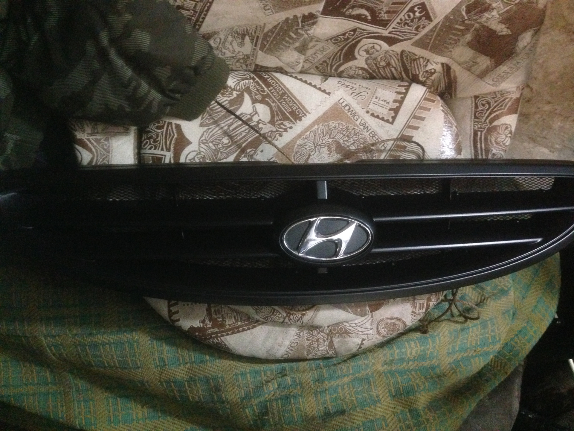 Сеточка в решетку радиатора - Hyundai Accent (2G), 1,5 л, 2005 года стайлинг DRI