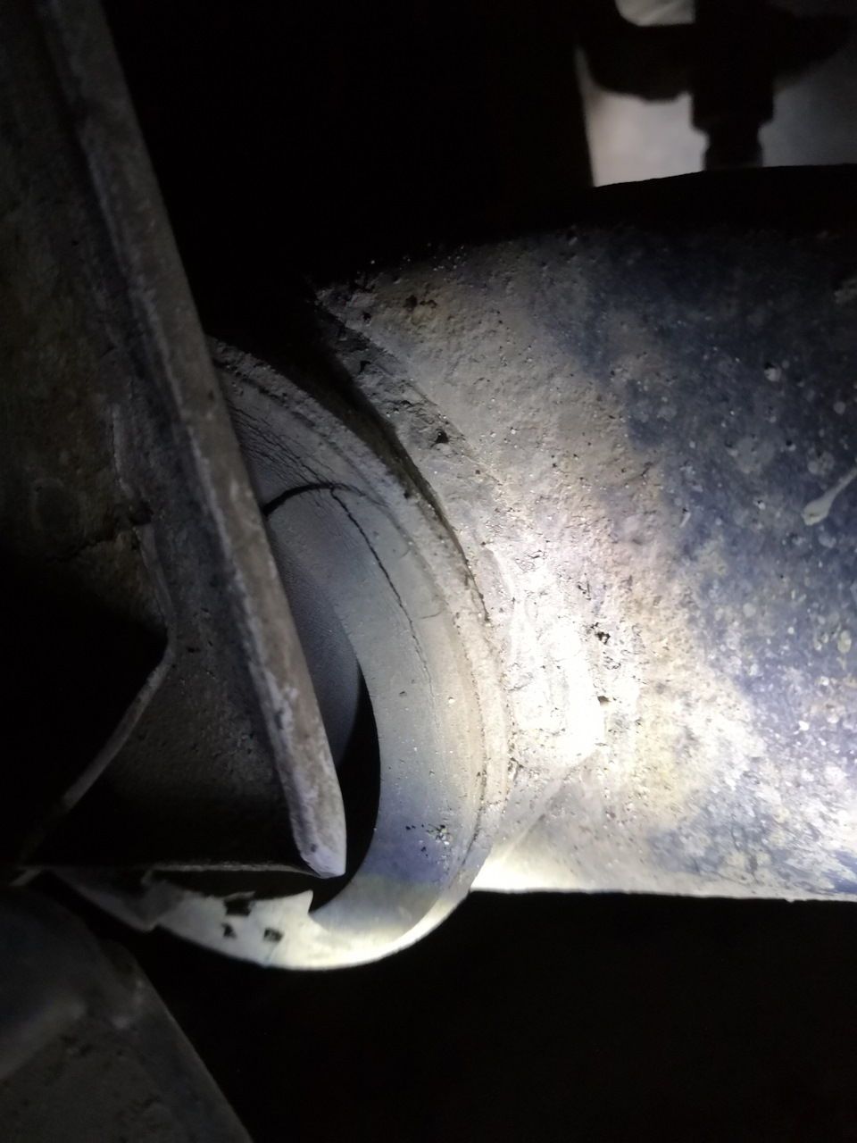 Задняя подвеска постучалась мне в багажник. Задние саленблоки и ...