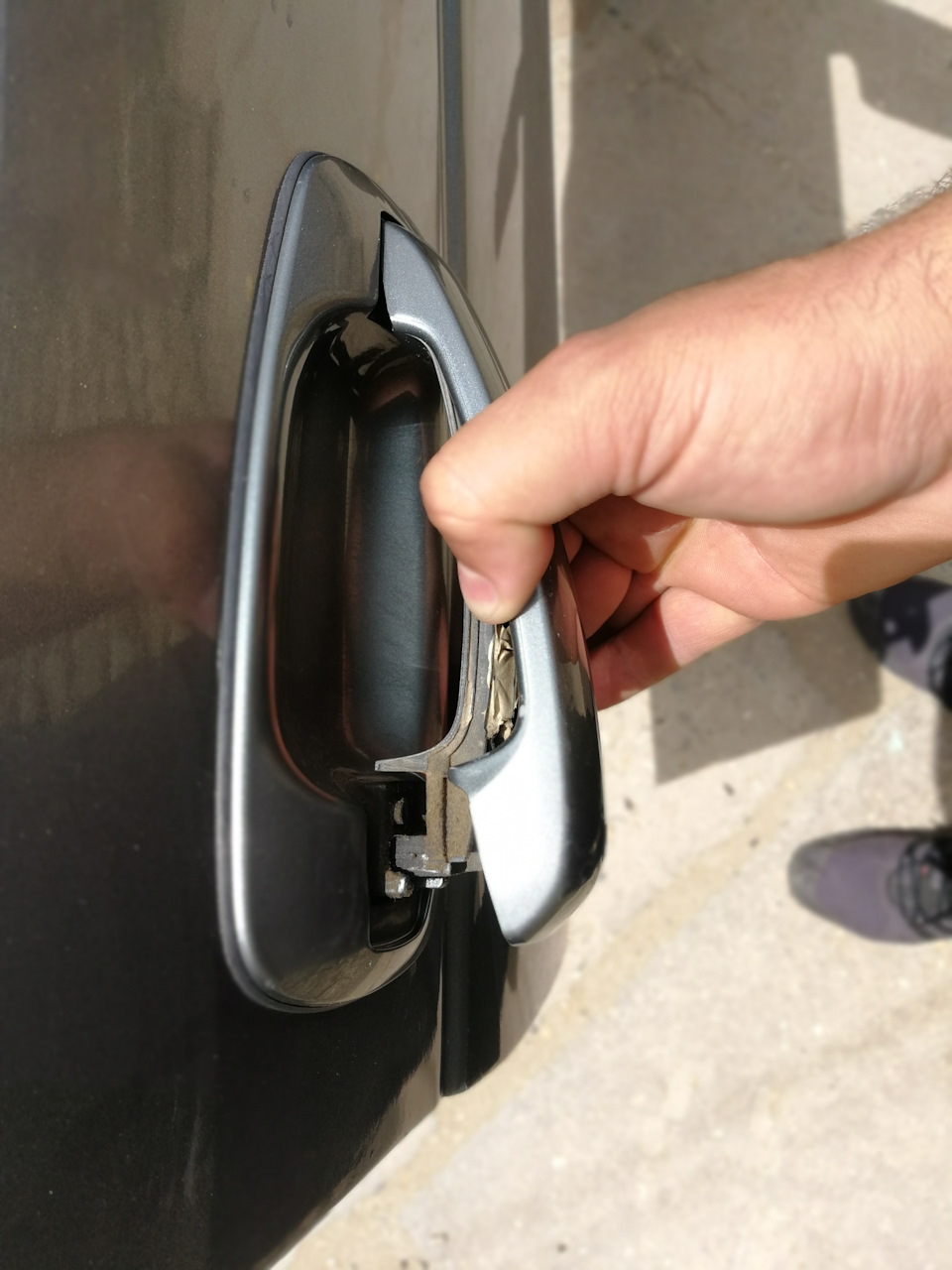Как разобрать ручку приора Дверные ручки люкс приора - Lada Приора хэтчбек, 1,6 л, 2009 года своими руками 