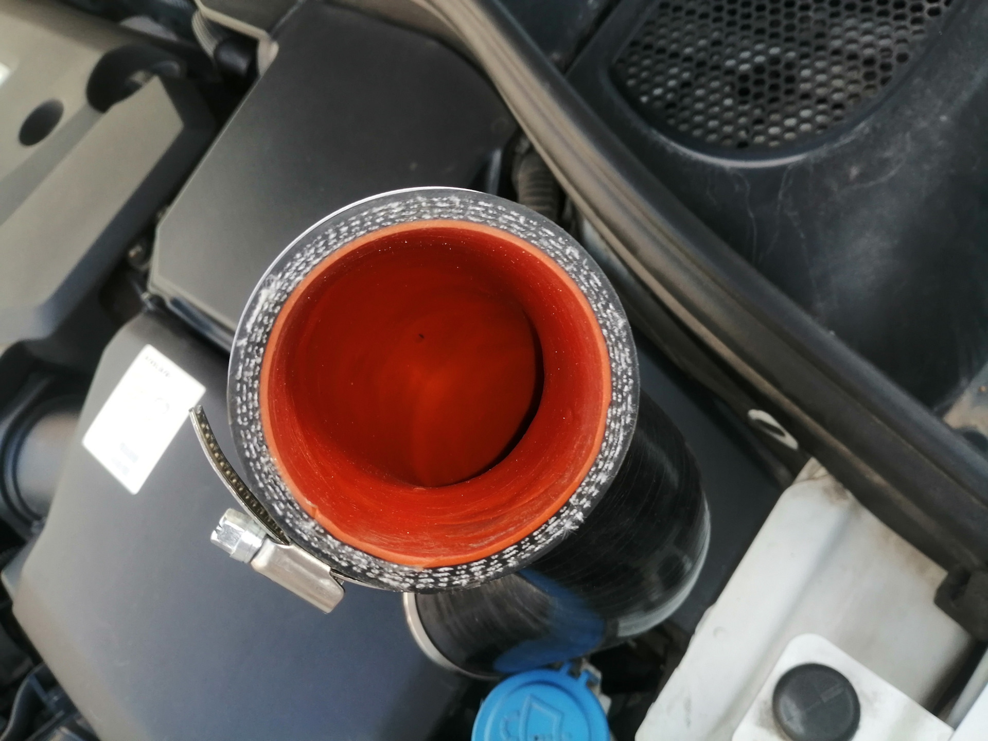 Замена патрубка интеркулера — Volvo XC60 (1G), 2,4 л, 2014 года ...