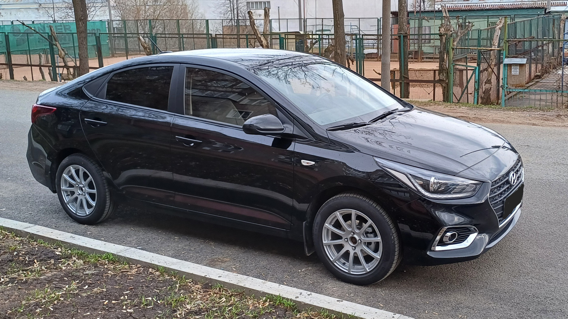 Hyundai Solaris (2G) 1.6 бензиновый 2018 | Black на DRIVE2