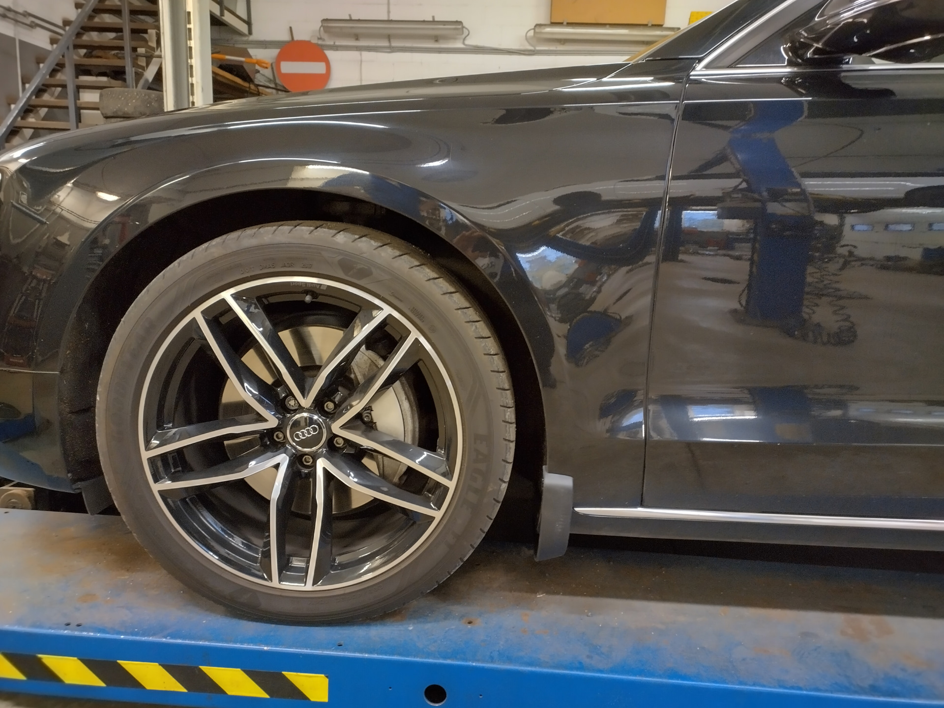 Брызговики — Audi A8 (D4), 3 л, 2011 года | другое | DRIVE2