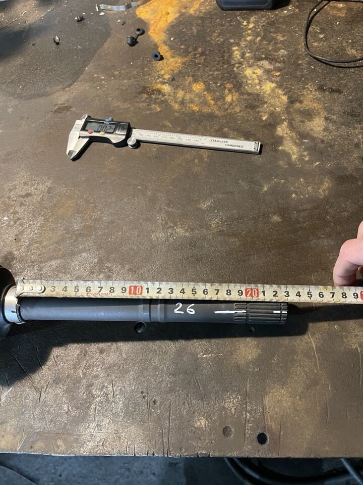 9 — Mitsubishi Pajero Sport (1G). Запчасти на фото: 0821016