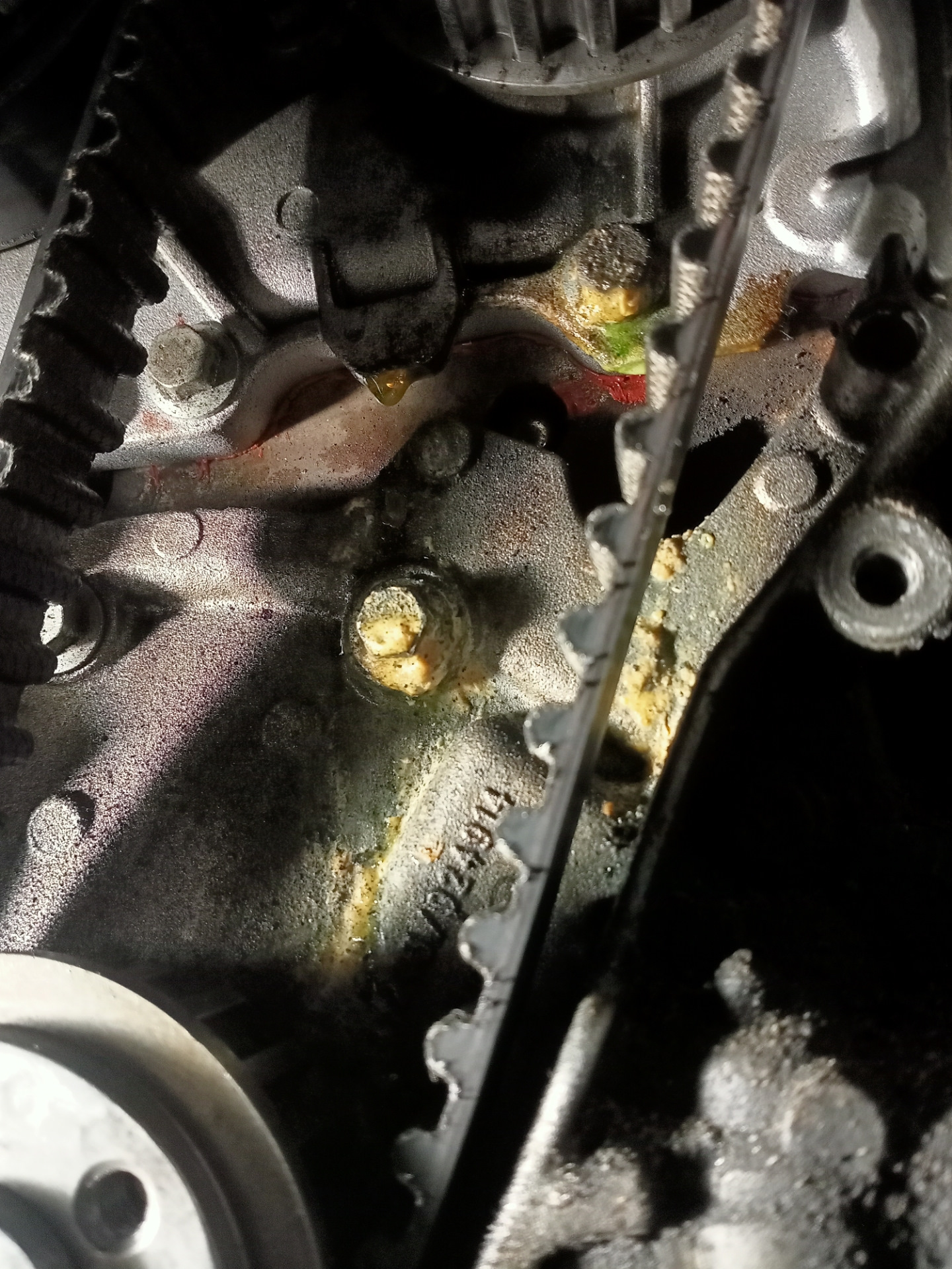 Незапланированый ремонт. Смена ремня ГРМ и помпы. — Renault Logan (1G ...