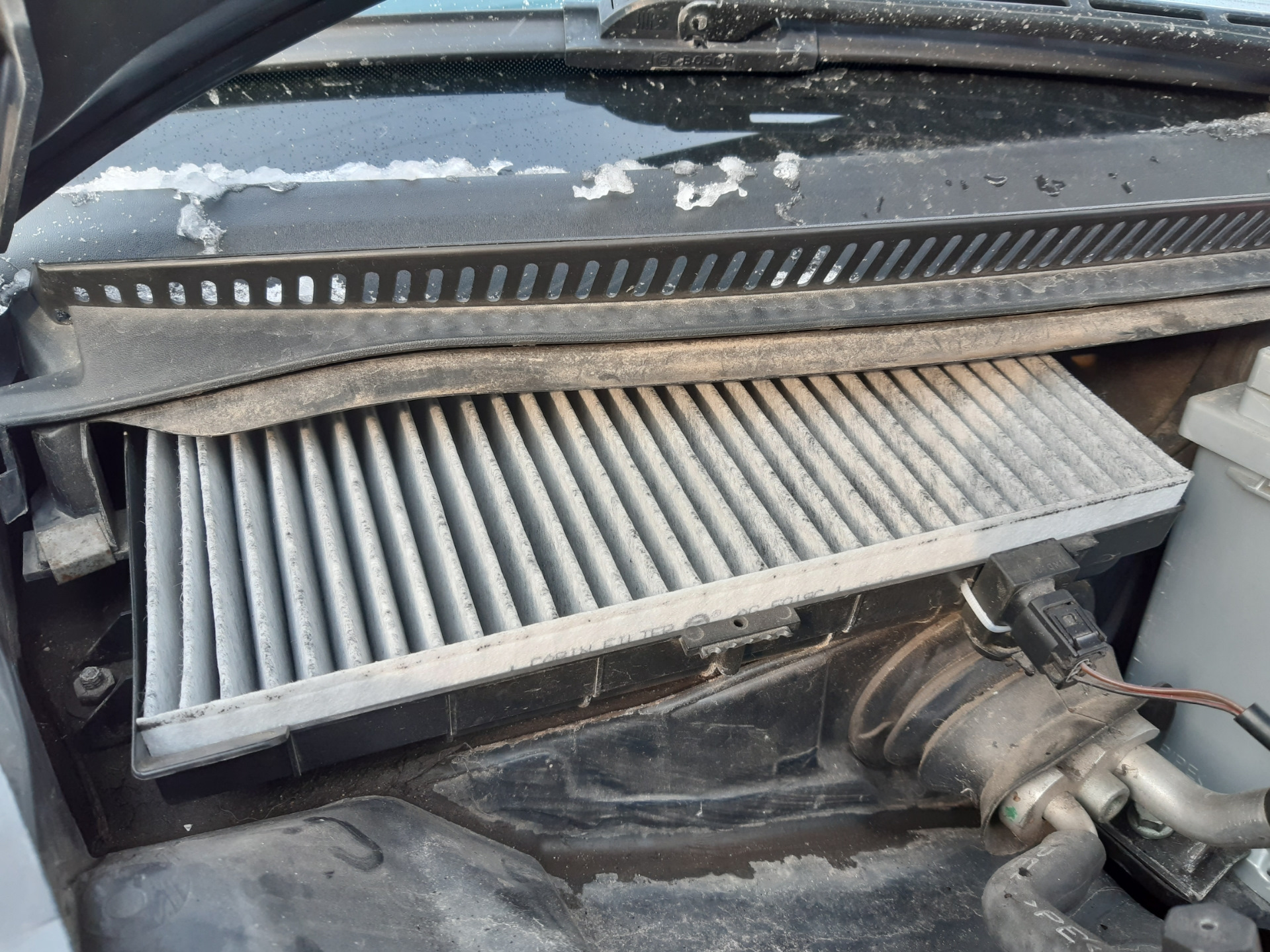 Новый фильтр салона) — Audi A6 Avant (C5), 2,5 л, 2004 года | плановое ...