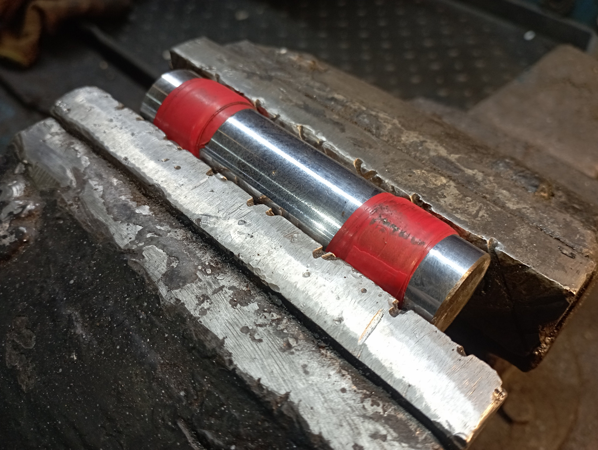 Как сделать простой сварочный держатель из автомобильной ручки КПП