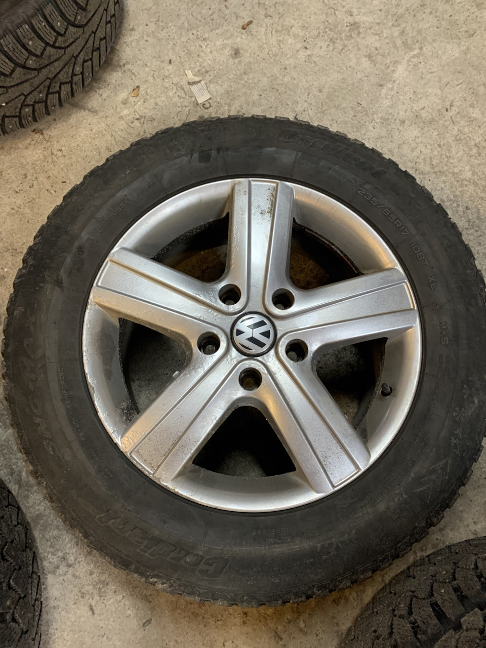 Колесо 235 65 r17. Резина 225/50/17 touareg. Колесо 235 65 r17. 235/65/r17 диски соренто. Колесо 235 65 r17.