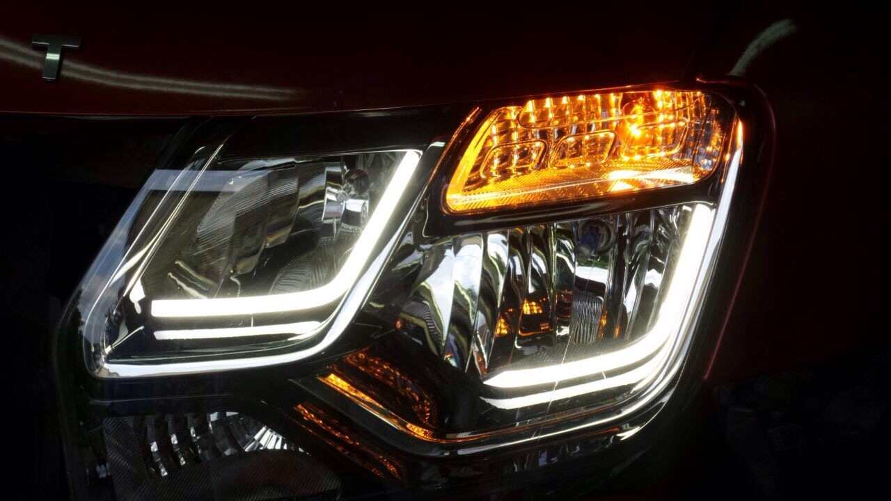 Фара рено дастер. Led фары для Renault Duster. Диодные фары на Рено Дастер. Светодиодные фары на Рено Дастер. Оптика Рено Дастер.