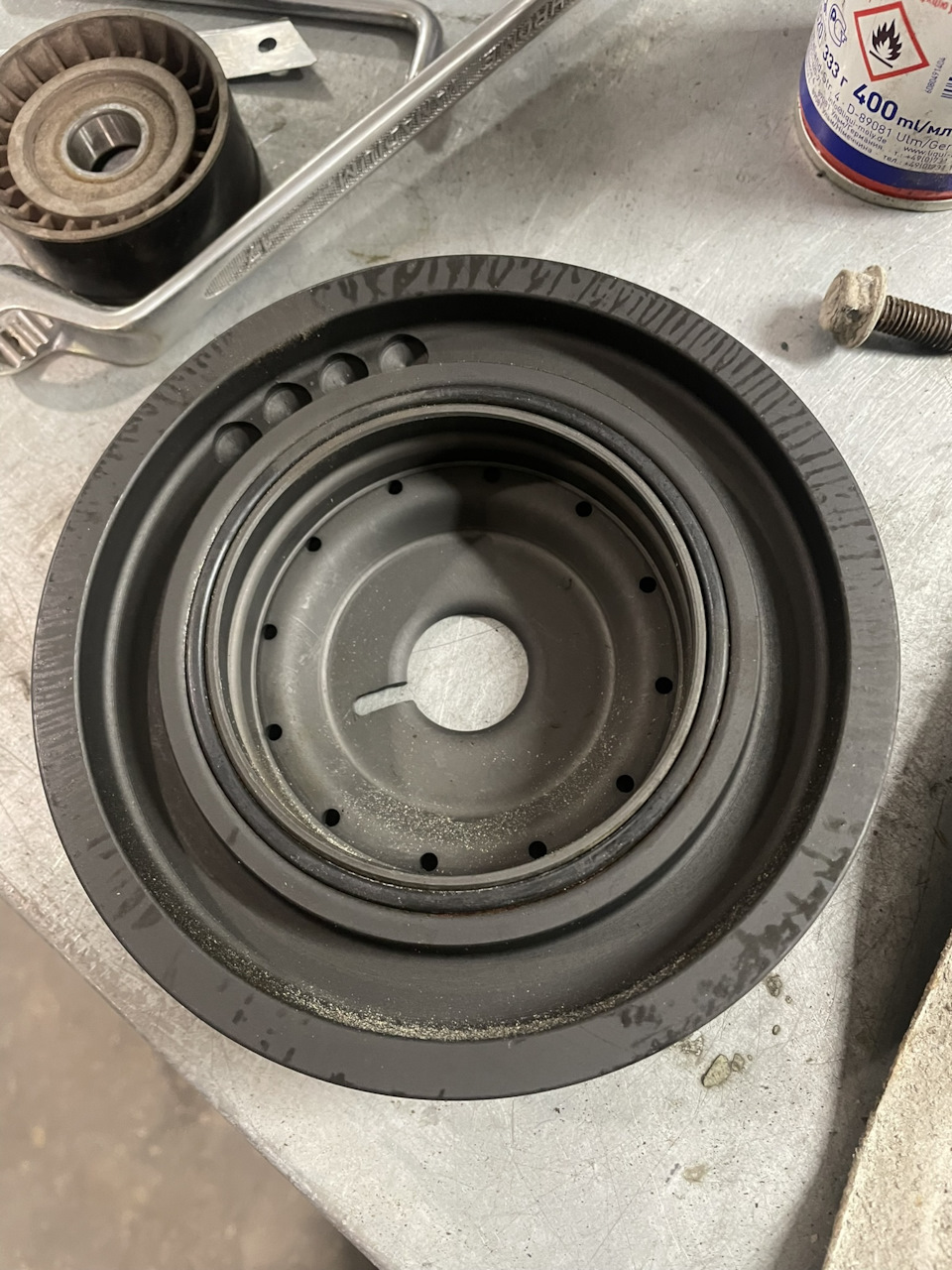 Вал не крутись текст. Вал не крутись текст. Посадка подшипника качения на вал. Посадка подшипника на вал допуски. Вращающаяся ось вала чертеж.