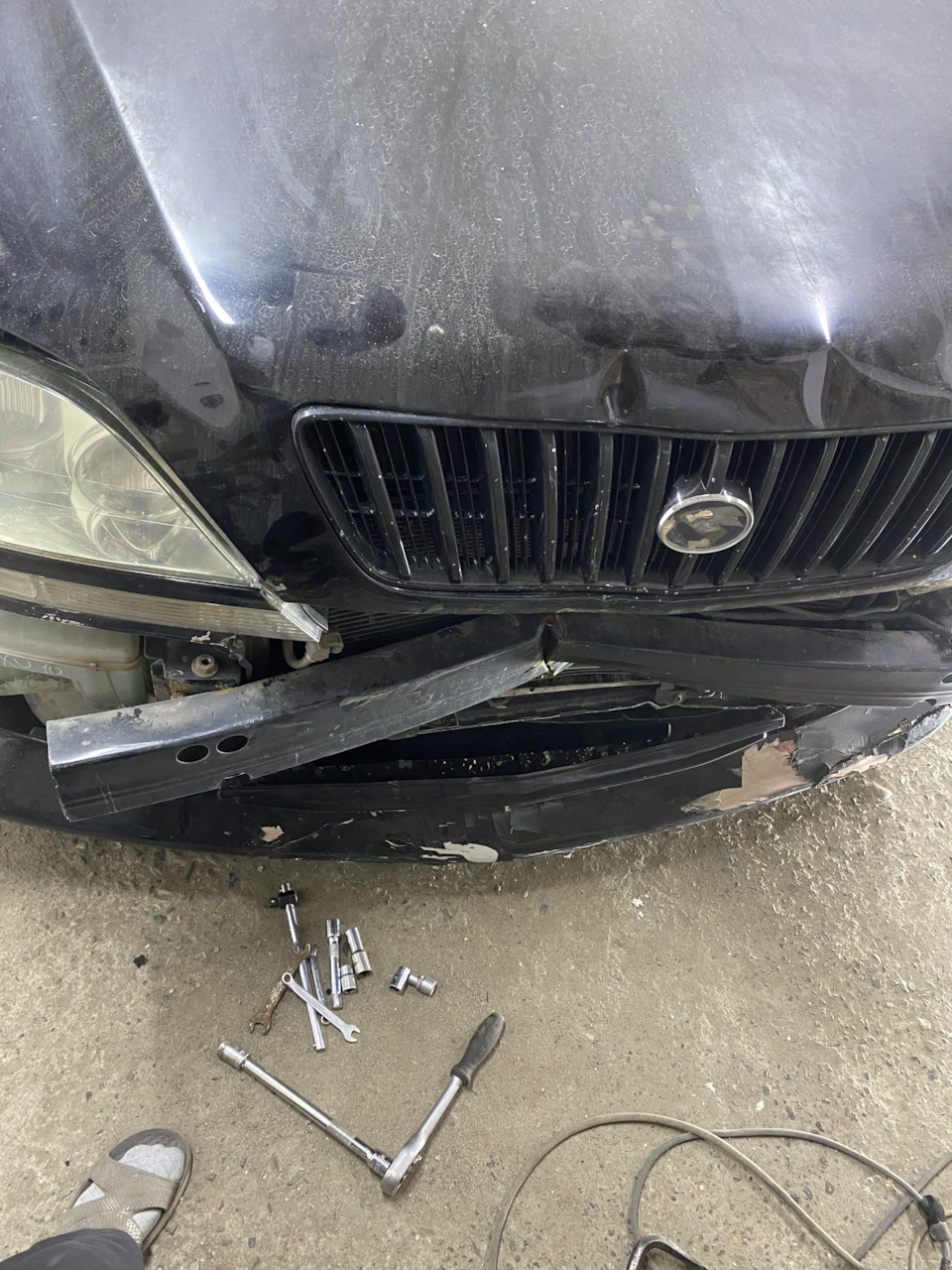 Бампер передний и усилитель — Toyota Harrier (1G), 2,2 л, 2000 года ...