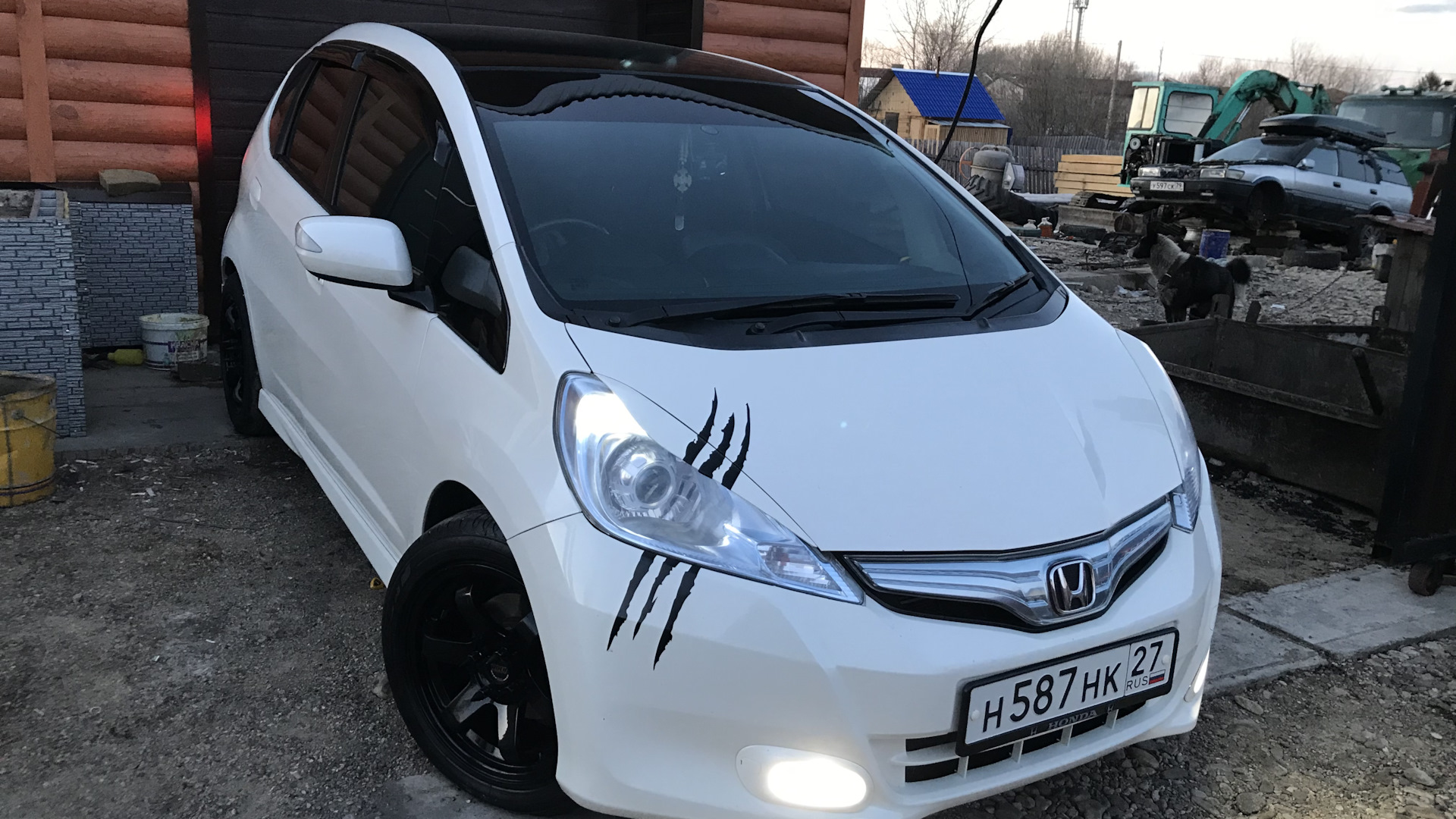 Honda fit gp1. Масло Хонда фит гибрид gp11. Широкие диски на Хонда фит гибрид фото.