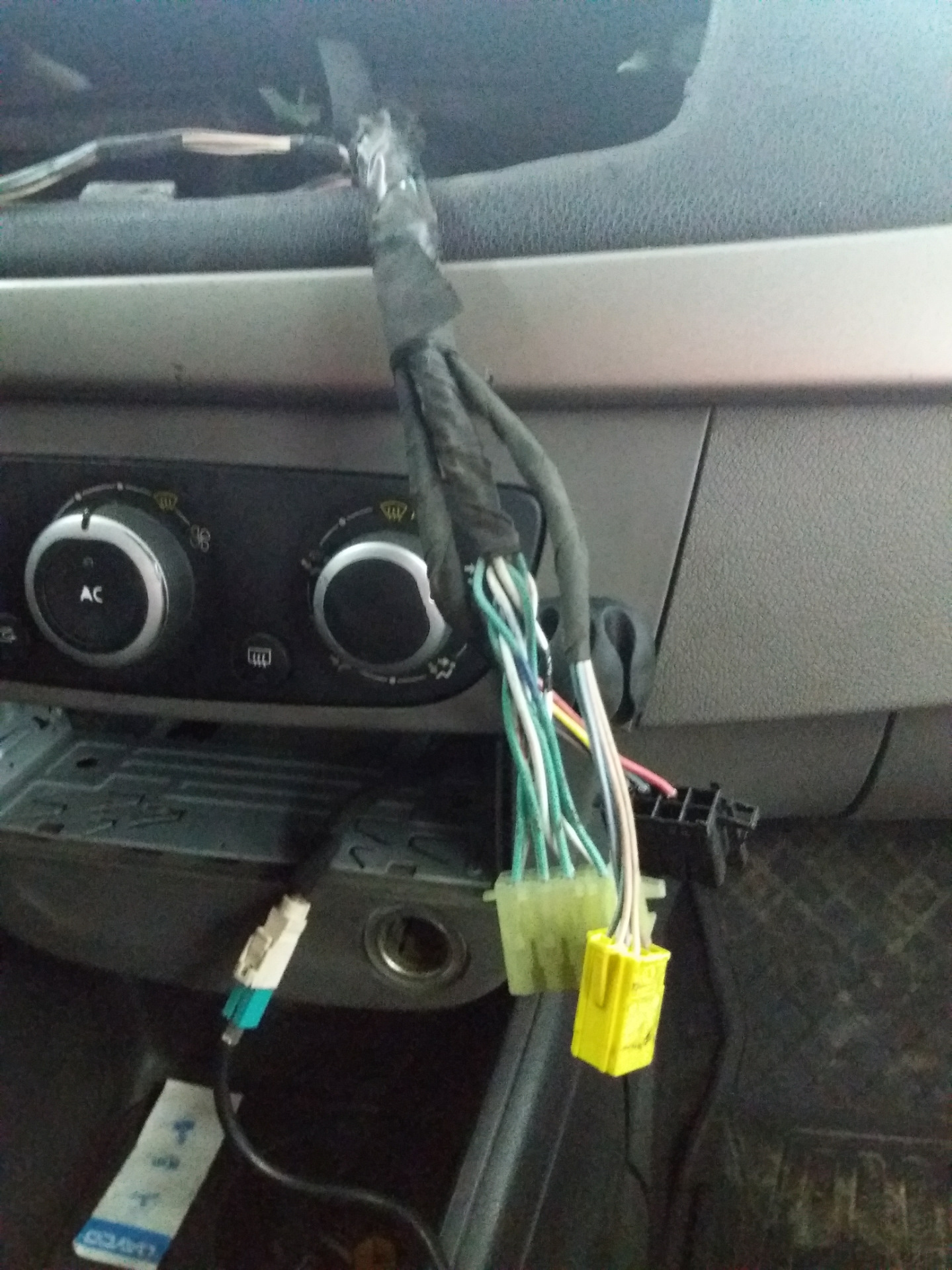 Установка новой магнитолы на флюенс — Renault Fluence, 1,6 л, 2011 года ...