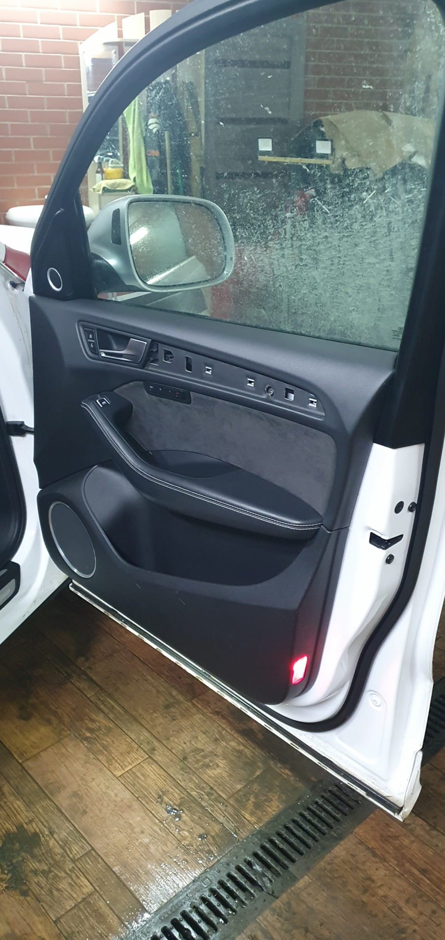 разбираем двери — Audi Q5 (1G)