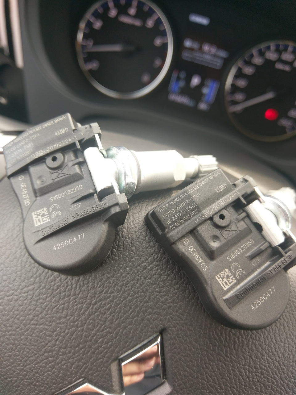 4250C477 Датчик давления в шине (TPMS sensor) Mitsubishi | Запчасти на ...