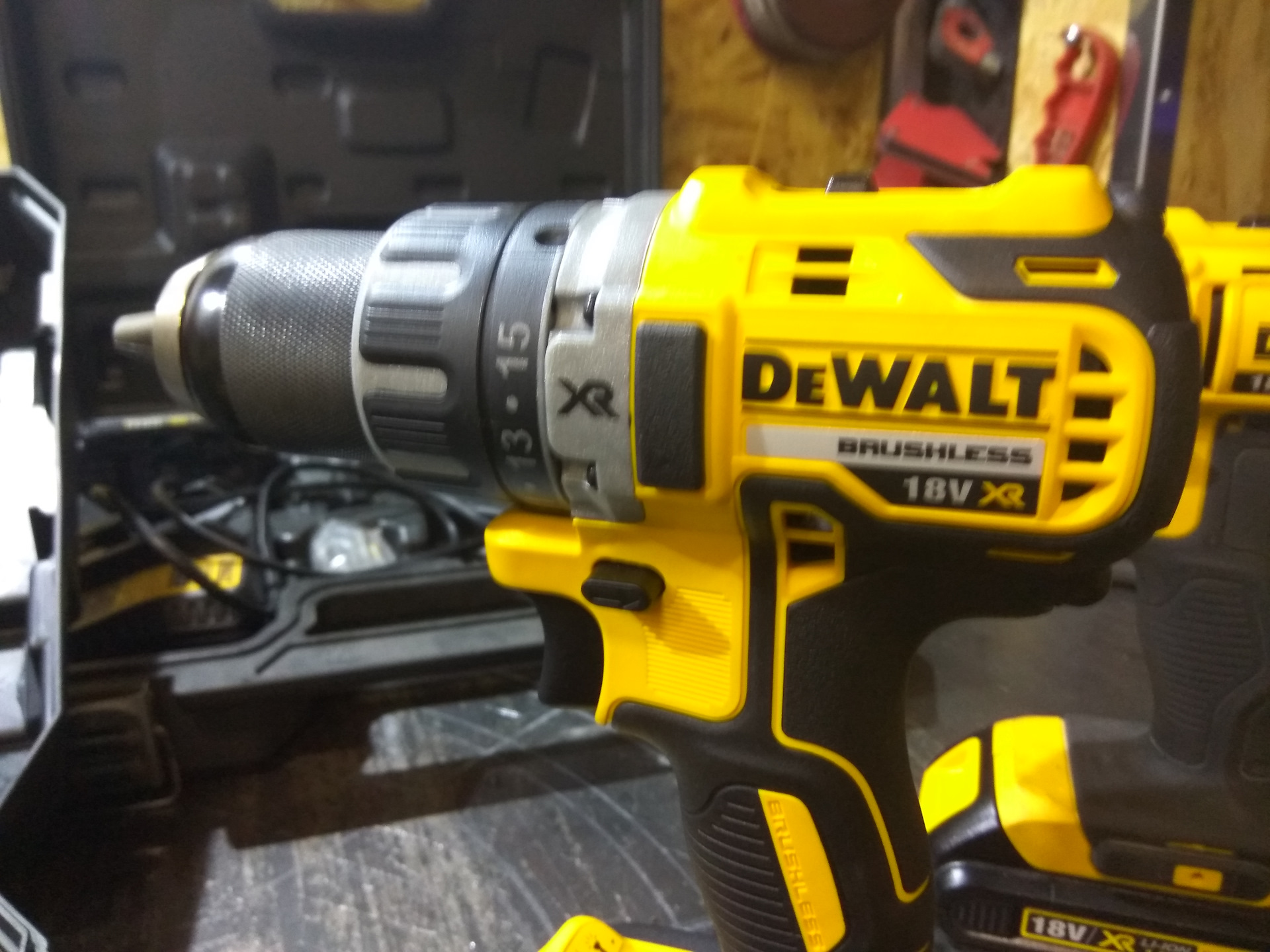 Девольт шуруповерт 18 вольт. DEWALT 791d2. DEWALT dcd791. DEWALT dcd706d2. Шуруповёрт ДЕВОЛТ 18 вольт dcd791d2.