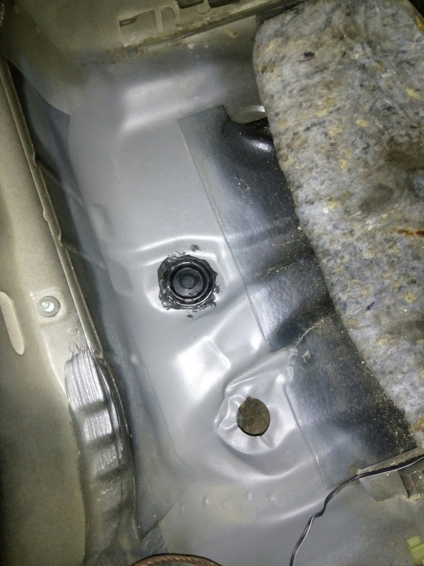 Течь сальника хвостовика заднего редуктора. — DRIVE2