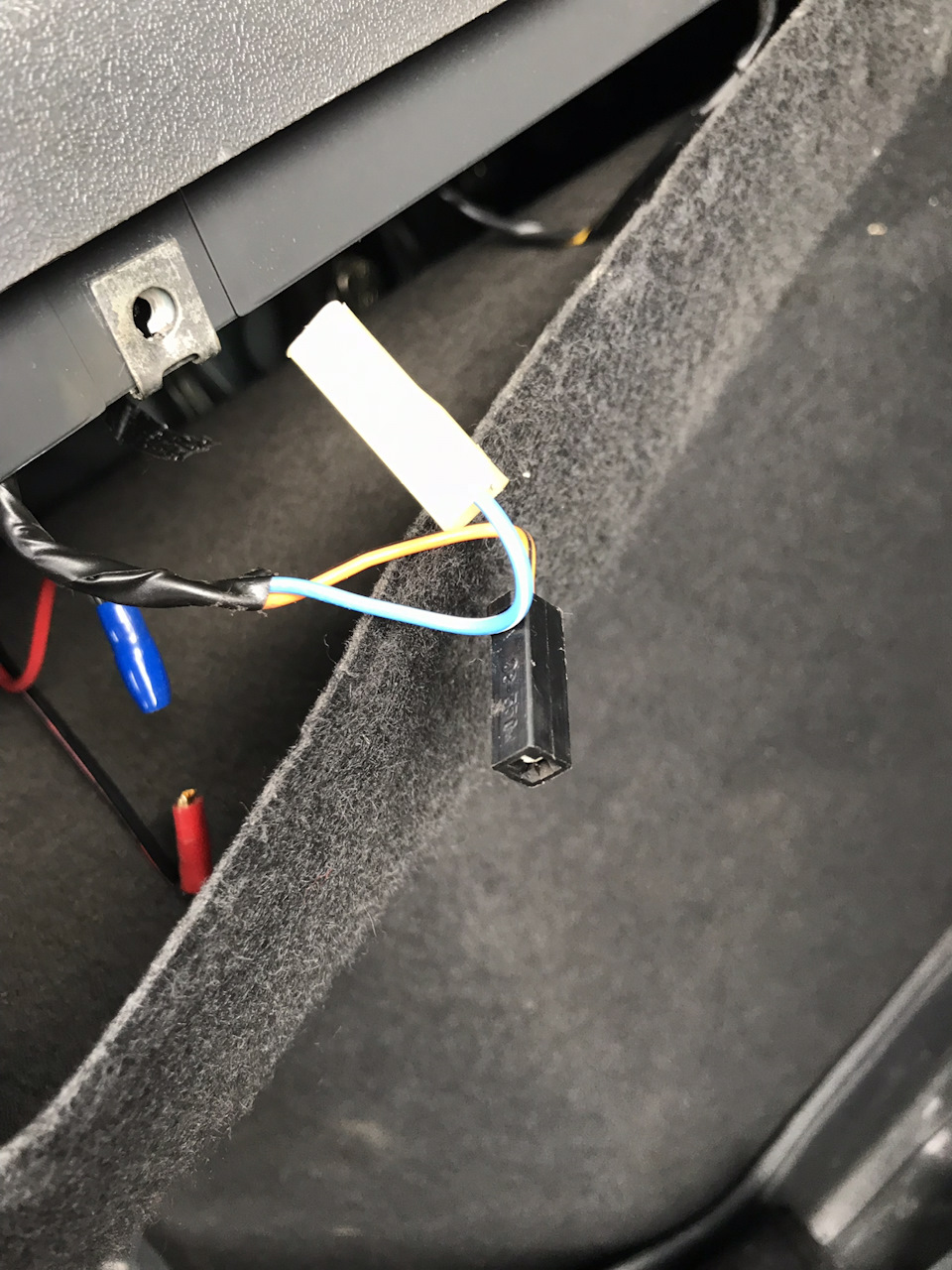 Неправильно подключение аудиосистемы — Lada Приора хэтчбек, 1,6 л, 2008 ...