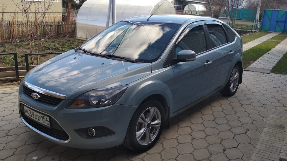 Ford Focus 2 Рестайлинг хэтчбек голубой