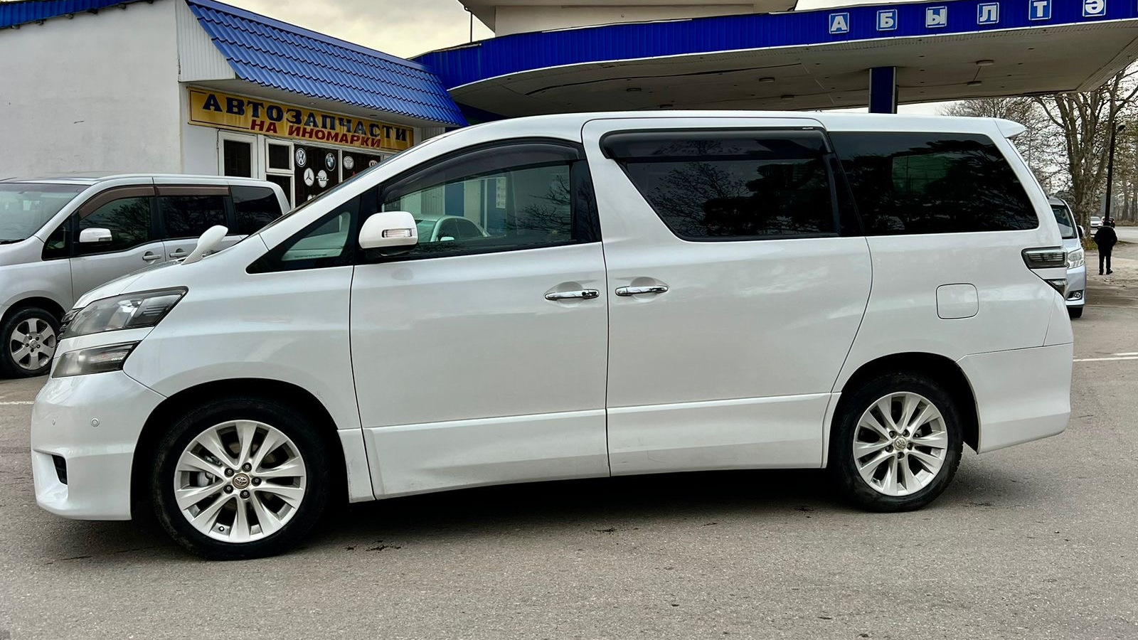 Toyota Vellfire 2008 Абхазия