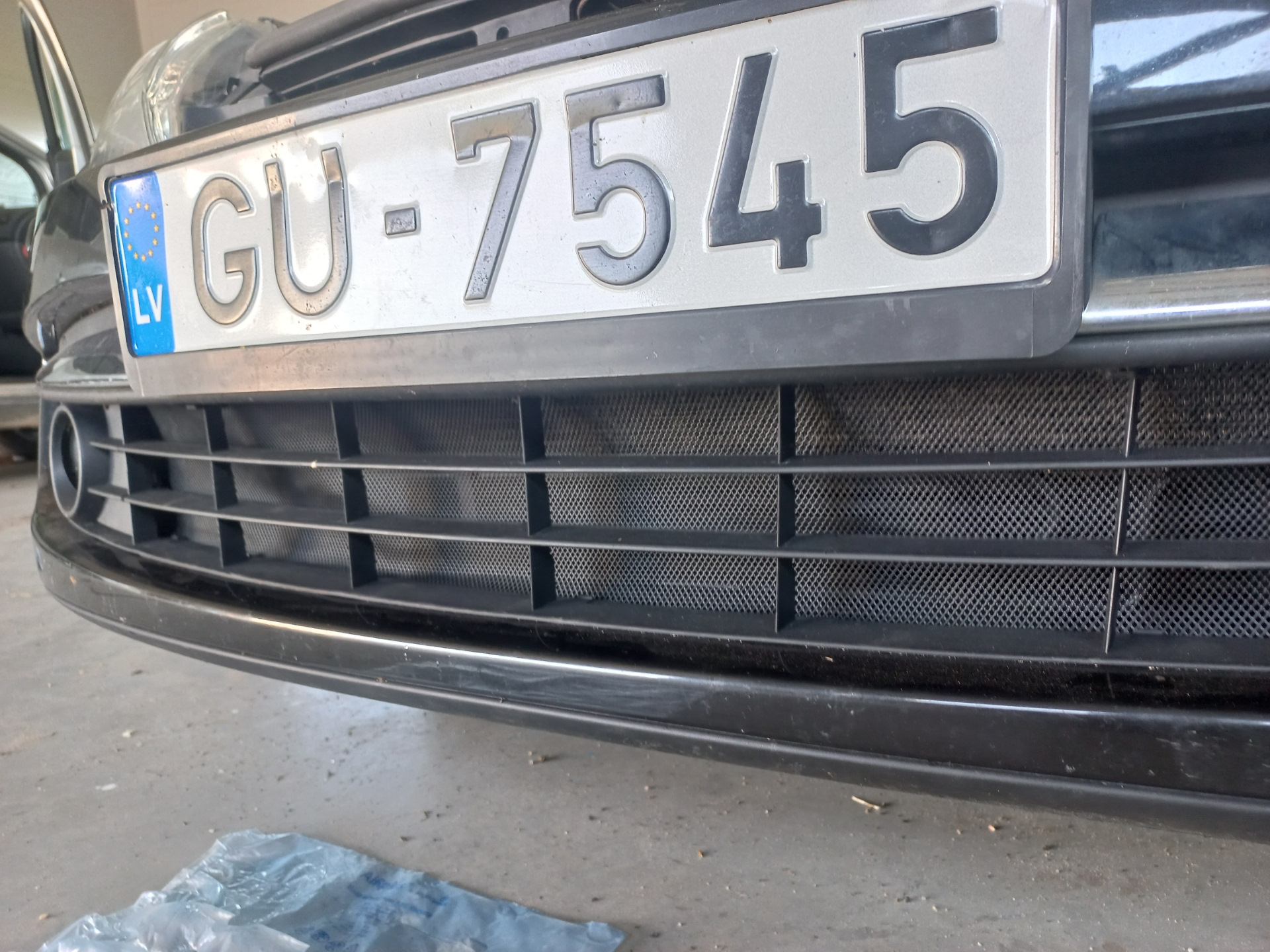 У меня одного бамер не прилегает плотно к крылу? — Renault Laguna III ...