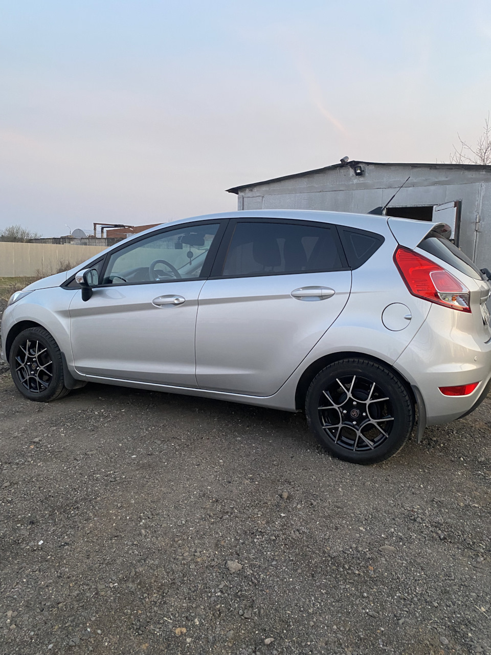 Фиеста скрипит скрипит . — Ford Fiesta (Mk VI), 1,6 л, 2018 года |  наблюдение | DRIVE2