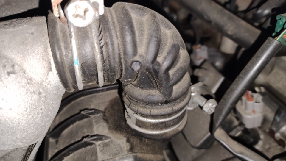 Патрубок на впускном колекторе — Nissan Almera Classic (B10), 1,6 л ...