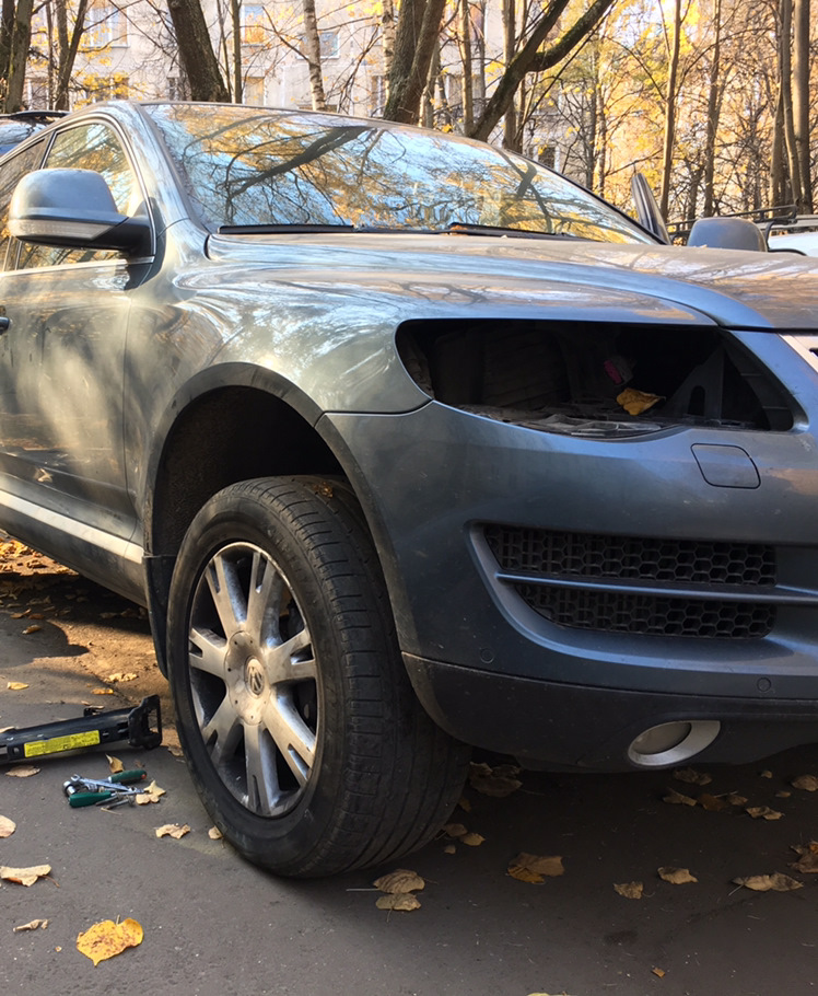 Битые туареги. Touareg 2 без фар. Фольксваген Туарег битый. Volkswagen Touareg Потрошители. Volkswagen Touareg 1 некро.