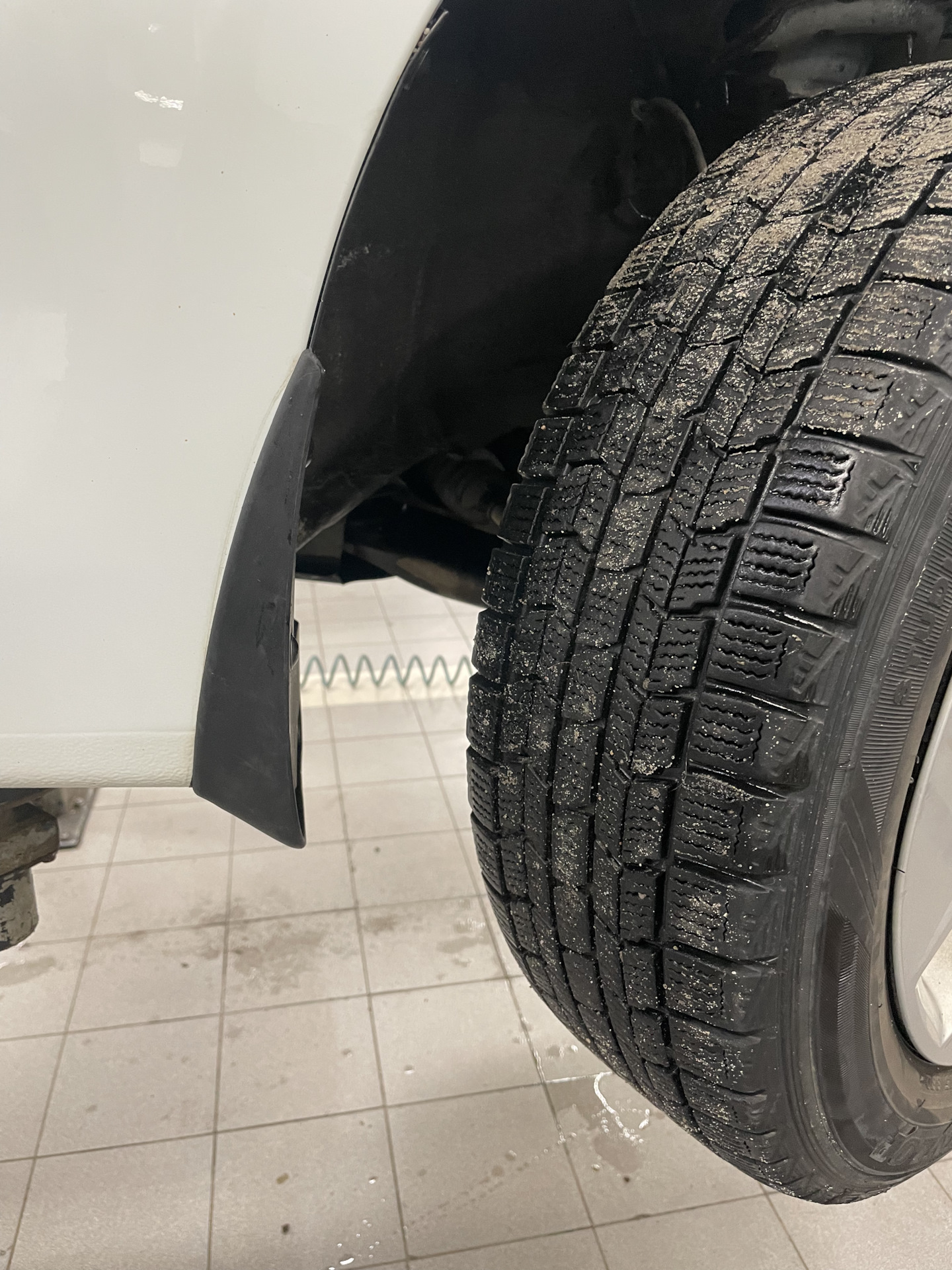 Замена масла и передних брызговиков — Hyundai Solaris, 1,6 л., 2015 ...