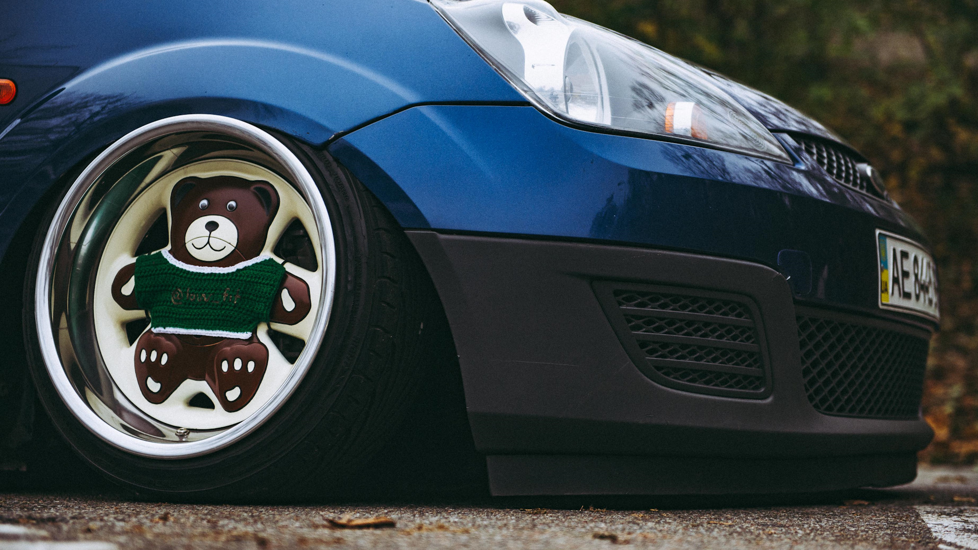 R bears. Ford Fiesta стенс. Форд Фиеста mk6 станс. Ford Fiesta mk6 stance. Ford Fiesta stance.