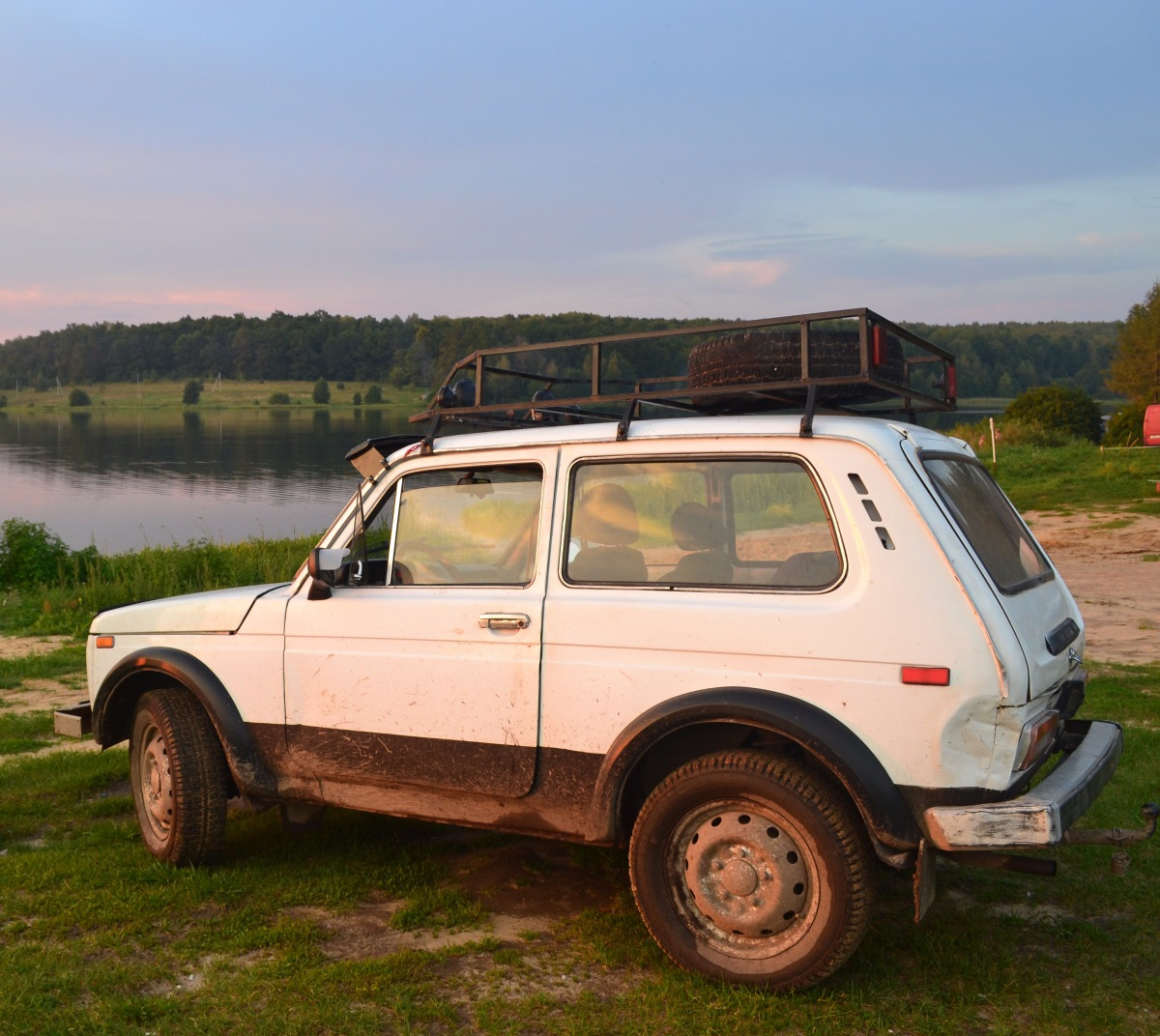 Нужна нива. Нива 6 на 6. 6 ВД Нива. Off Road Niva багажник. Лада Нива оффроад багажник.